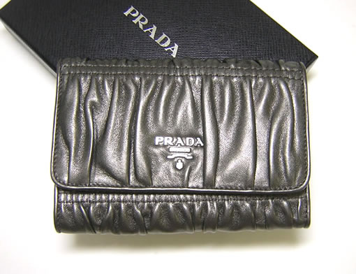 プラダ ] ナッパゴーフル 三つ折財布（ピオンボモルドーレ） - P-3418