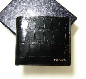 プラダ クロコ型押しレザー 二つ折財布（ブラック） - インポート