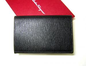 フェラガモ ] パスポートケース（ブラック） - SF-823